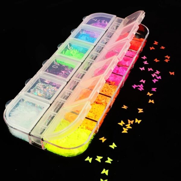 Nail art box vlinders neon